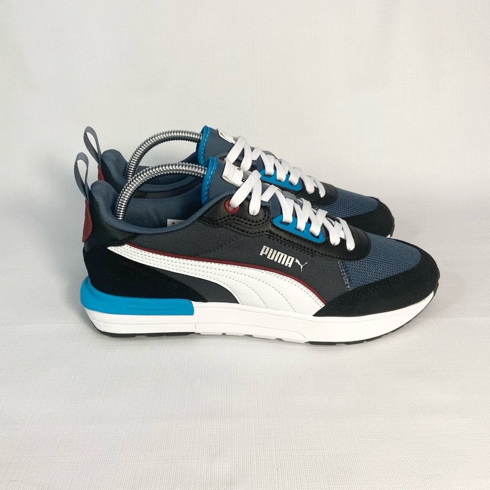 PUMA R22 Trainers